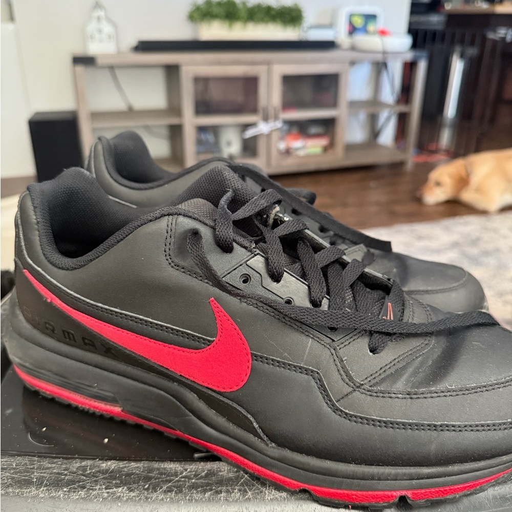 Nike Men's Black Sneakers with Red Accents